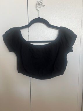 Aritzia Wilfred Off-Shoulder Crop Top
